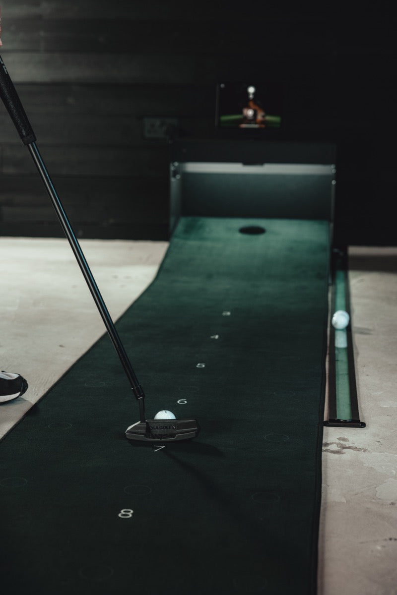 Puttr in a studio setting